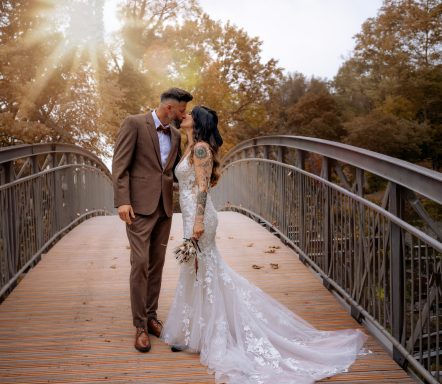 Bräutigam und Braut beim gemeinsamen Hochzeitsshooting, Abensberg